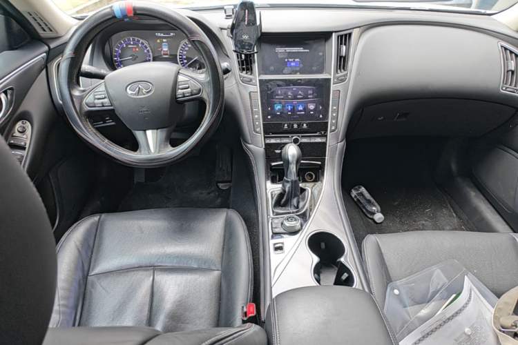 Used Infiniti Q50L 2016 2.0T Ambition Edition Center Console