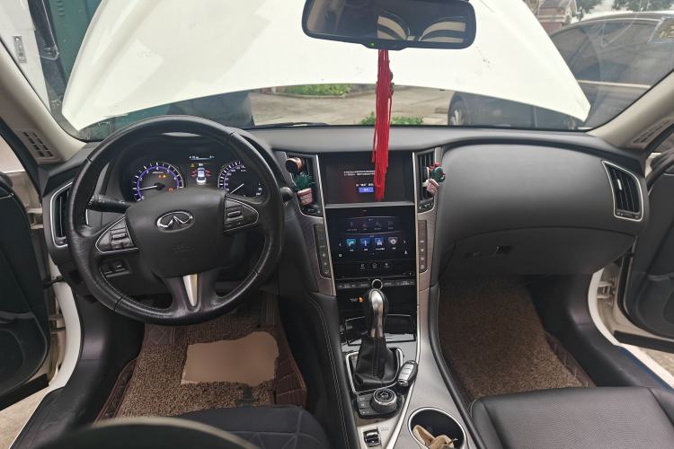 Used Infiniti Q50L 2016 2.0T Enjoyment Edition Center Console