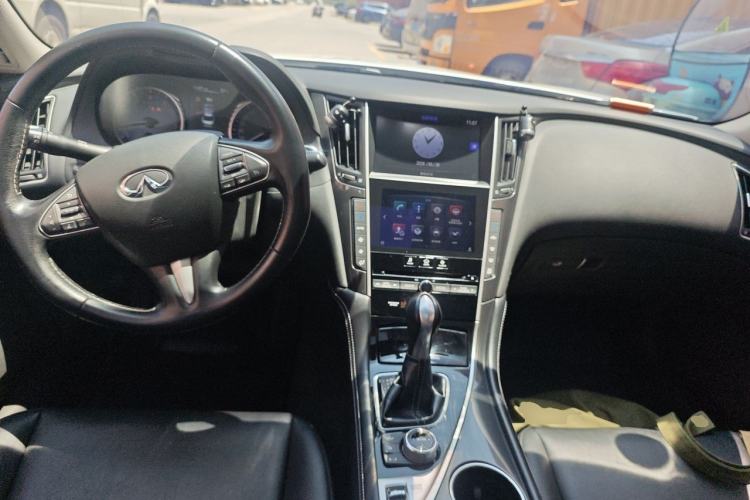 Used Infiniti Q50L 2016 2.0T Comfort Edition Center Console