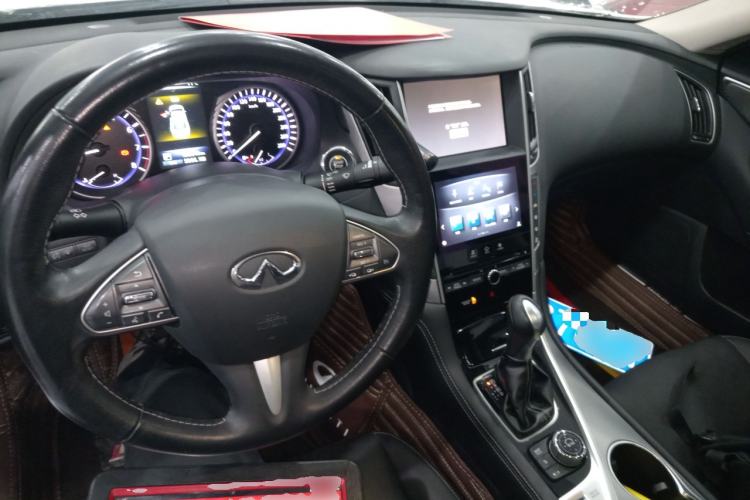 Used Infiniti Q50L 2016 2.0T Enjoyment Edition Center Console