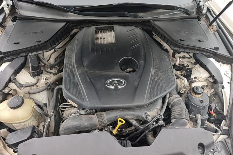 Used Infiniti Q50L 2016 2.0T Enjoyment Edition Engine Bay