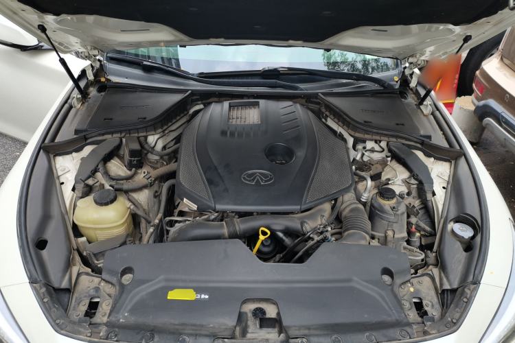 Used Infiniti Q50L 2016 2.0T Enjoyment Edition Engine Bay