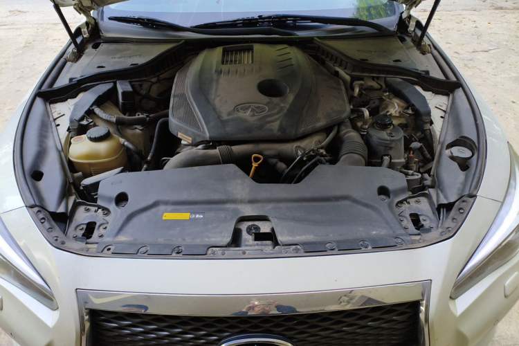 Used Infiniti Q50L 2016 2.0T Enjoyment Edition Engine Bay
