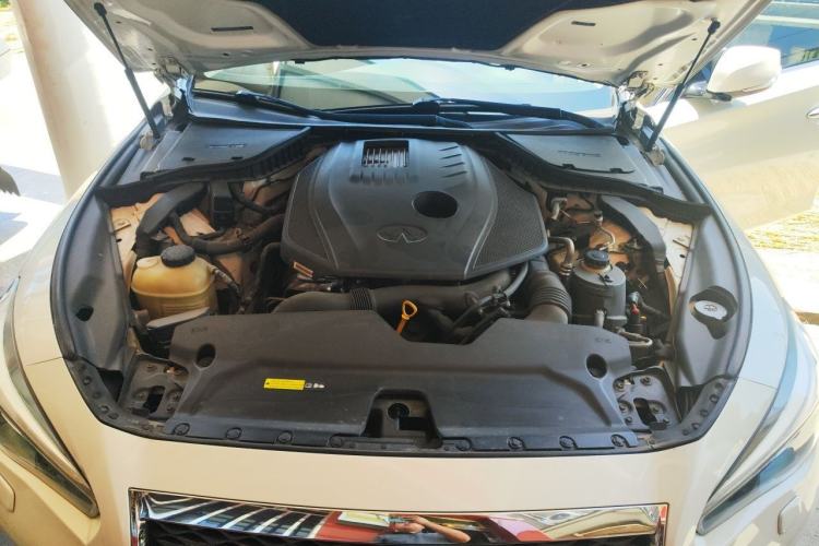 Used Infiniti Q50L 2016 2.0T Enjoyment Edition Engine Bay