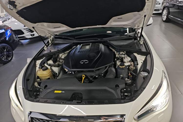 Used Infiniti Q50L 2016 2.0T Enjoyment Edition Engine Bay