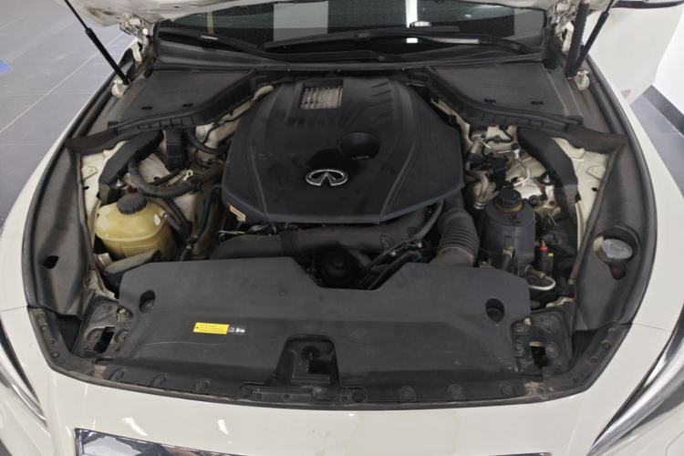 Used Infiniti Q50L 2016 2.0T Enjoyment Edition Engine Bay