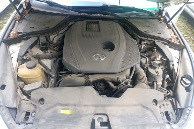Used Infiniti Q50L 2016 2.0T Enjoyment Edition Engine Bay