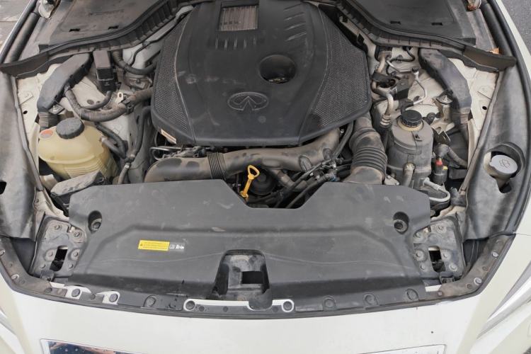 Used Infiniti Q50L 2016 2.0T Enjoyment Edition Engine Bay