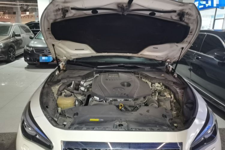 Used Infiniti Q50L 2016 2.0T Enjoyment Edition Engine Bay