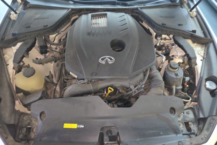 Used Infiniti Q50L 2016 2.0T Enjoyment Edition Engine Bay