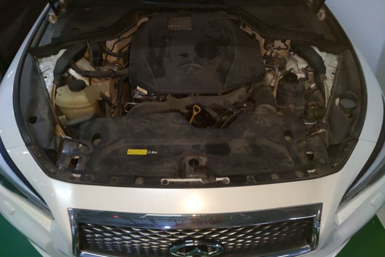 Used Infiniti Q50L 2016 2.0T Enjoyment Edition Engine Bay