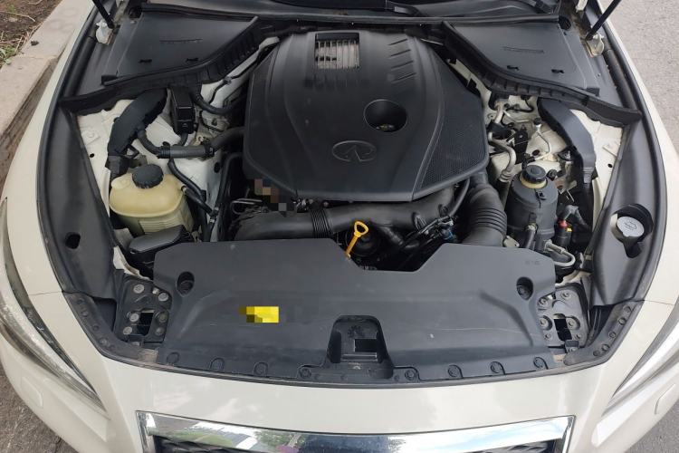 Used Infiniti Q50L 2016 2.0T Enjoyment Edition Engine Bay