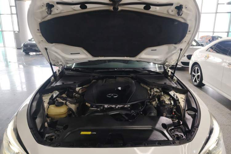 Used Infiniti Q50L 2016 2.0T Enjoyment Edition Engine Bay