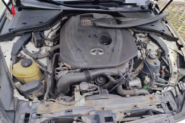 Used Infiniti Q50L 2016 2.0T Enjoyment Edition Engine Bay