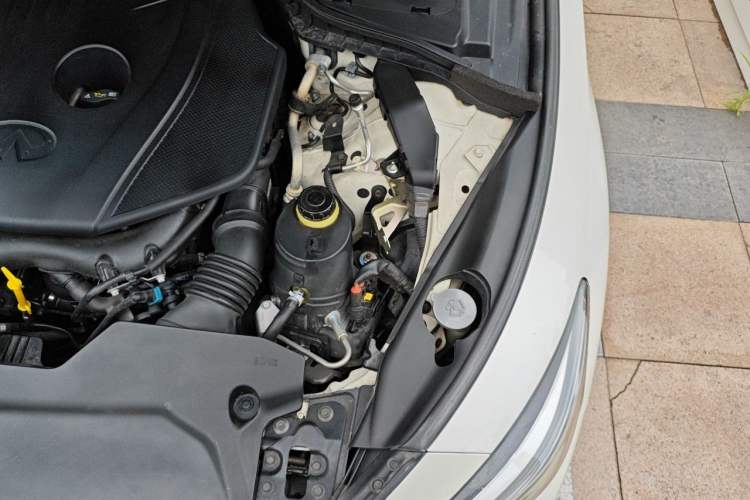 Used Infiniti Q50L 2016 2.0T Ambition Edition Engine Bay Left