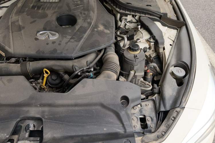 Used Infiniti Q50L 2016 2.0T Comfort Edition Engine Bay Left