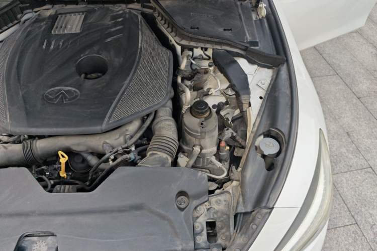Used Infiniti Q50L 2016 2.0T Enjoyment Edition Engine Bay Left