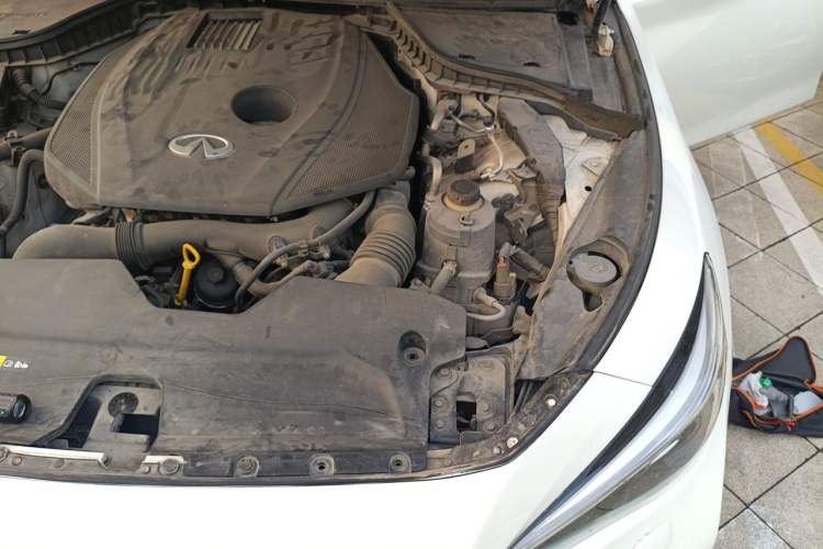 Used Infiniti Q50L 2016 2.0T Enjoyment Edition Engine Bay Left
