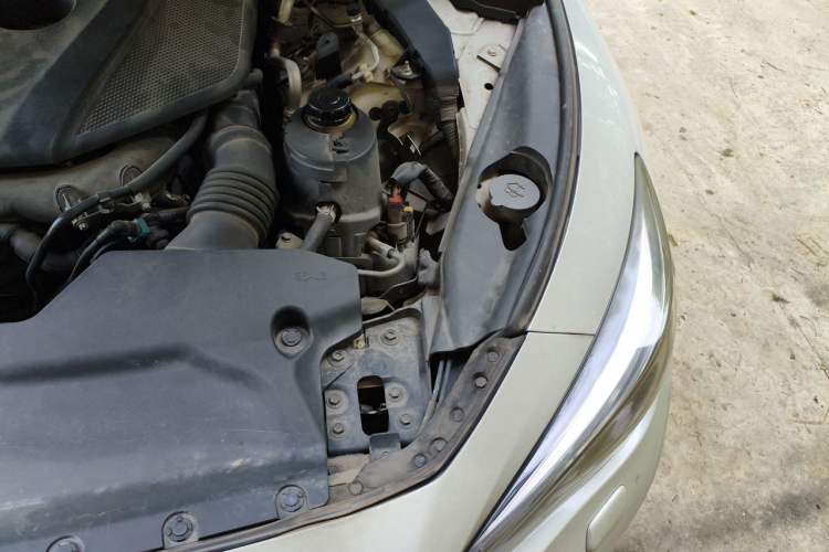 Used Infiniti Q50L 2016 2.0T Enjoyment Edition Engine Bay Left