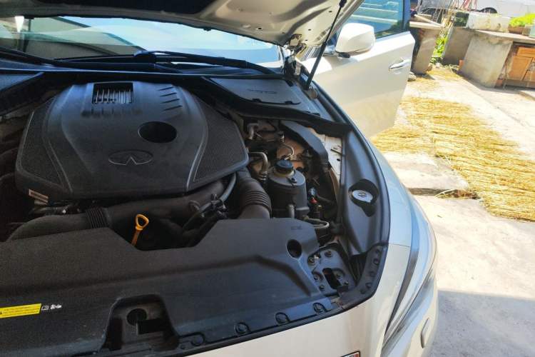 Used Infiniti Q50L 2016 2.0T Enjoyment Edition Engine Bay Left