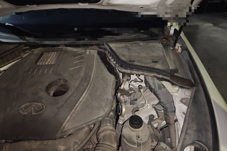 Used Infiniti Q50L 2016 2.0T Enjoyment Edition Engine Bay Left