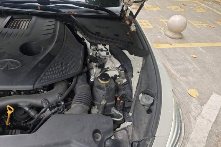 Used Infiniti Q50L 2016 2.0T Comfort Edition Engine Bay Left