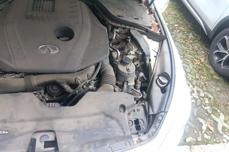Used Infiniti Q50L 2016 2.0T Enjoyment Edition Engine Bay Left