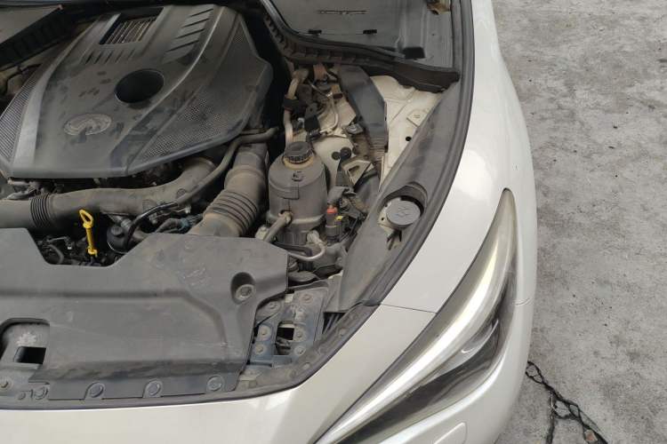 Used Infiniti Q50L 2016 2.0T Enjoyment Edition Engine Bay Left