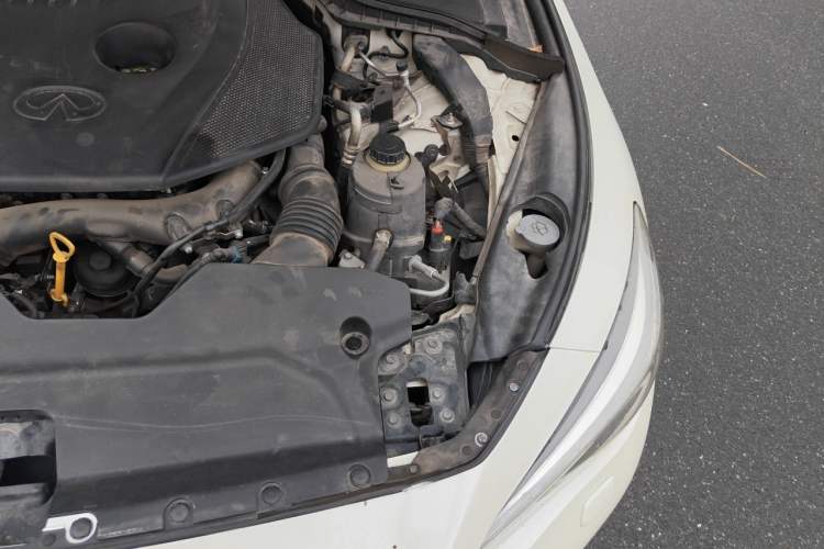 Used Infiniti Q50L 2016 2.0T Enjoyment Edition Engine Bay Left
