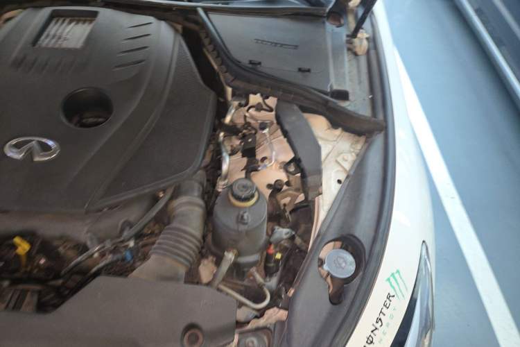 Used Infiniti Q50L 2016 2.0T Enjoyment Edition Engine Bay Left