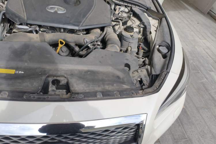 Used Infiniti Q50L 2016 2.0T Enjoyment Edition Engine Bay Left