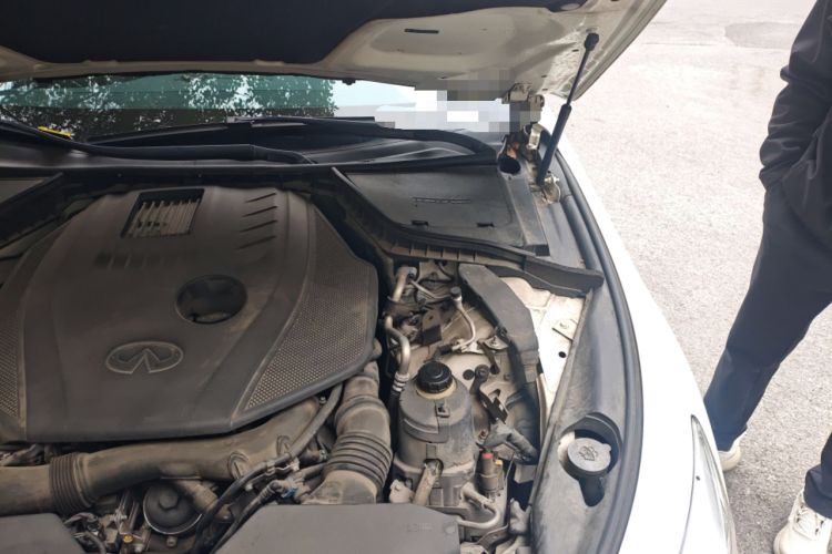 Used Infiniti Q50L 2016 2.0T Enjoyment Edition Engine Bay Left