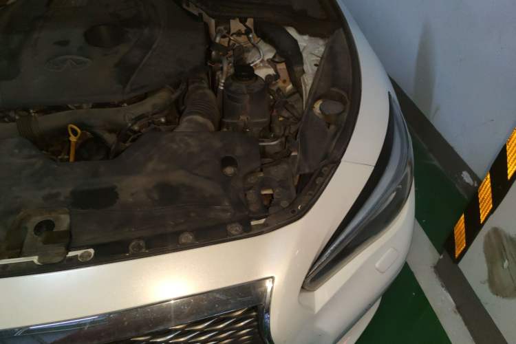 Used Infiniti Q50L 2016 2.0T Enjoyment Edition Engine Bay Left