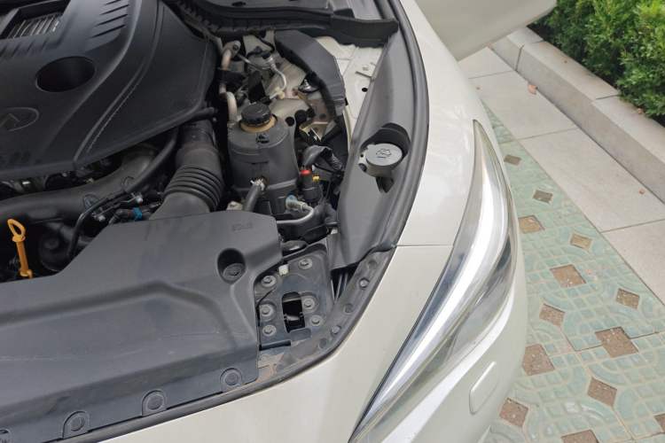 Used Infiniti Q50L 2016 2.0T Enjoyment Edition Engine Bay Left