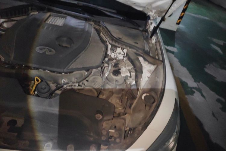 Used Infiniti Q50L 2016 2.0T Comfort Edition Engine Bay Left