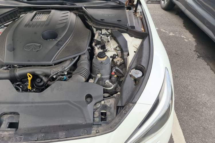 Used Infiniti Q50L 2016 2.0T Enjoyment Edition Engine Bay Left