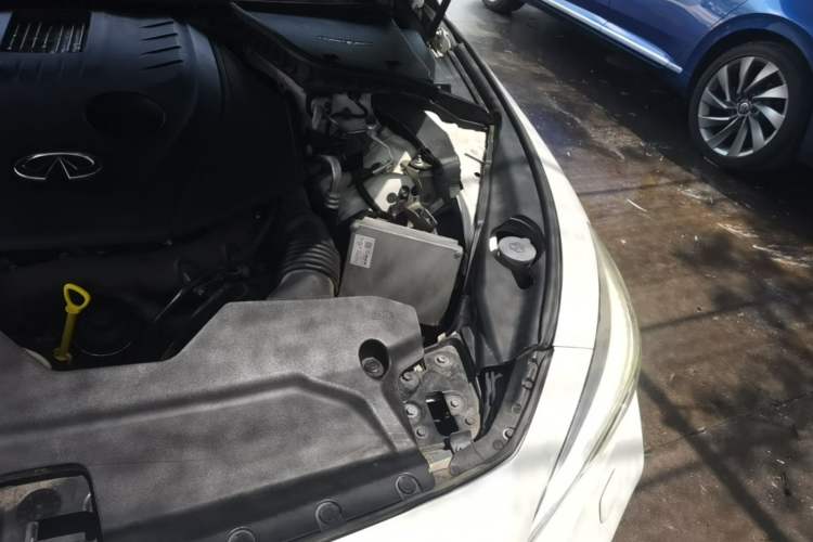 Used Infiniti Q50L 2016 2.0T Luxury Sport Edition Engine Bay Left