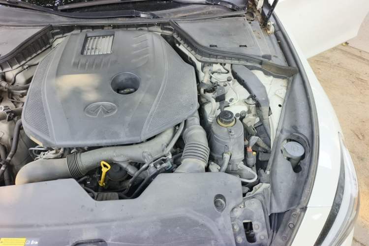 Used Infiniti Q50L 2016 2.0T Enjoyment Edition Engine Bay Left