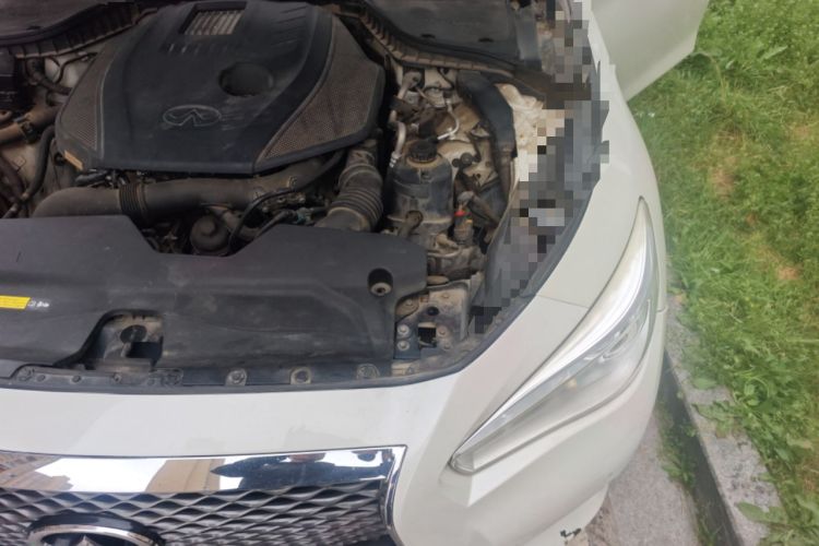 Used Infiniti Q50L 2016 2.0T Comfort Edition Engine Bay Left