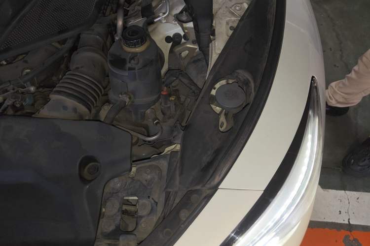 Used Infiniti Q50L 2016 2.0T Enjoyment Edition Engine Bay Left