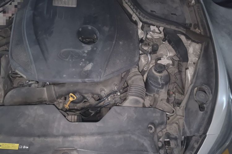Used Infiniti Q50L 2016 2.0T Comfort Edition Engine Bay Left