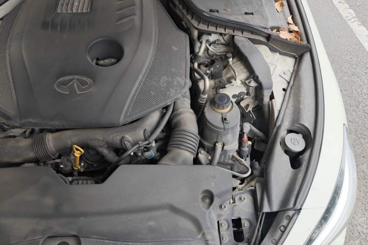 Used Infiniti Q50L 2016 2.0T Enjoyment Edition Engine Bay Left
