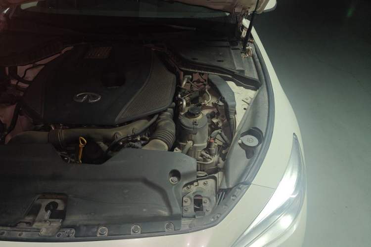 Used Infiniti Q50L 2016 2.0T Comfort Edition Engine Bay Left