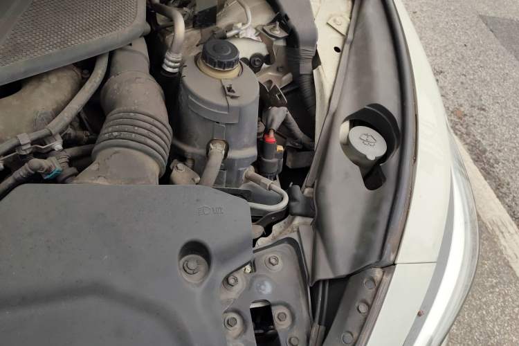 Used Infiniti Q50L 2016 2.0T Enjoyment Edition Engine Bay Left