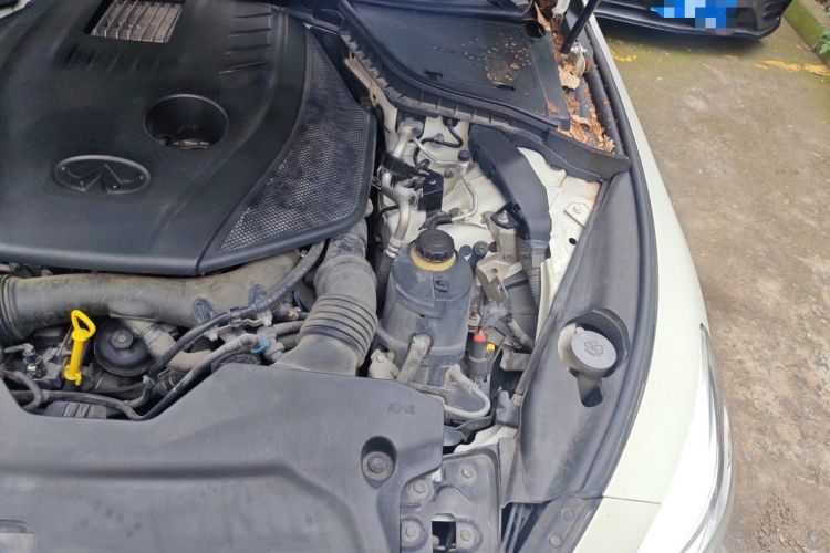 Used Infiniti Q50L 2016 2.0T Comfort Edition Engine Bay Left