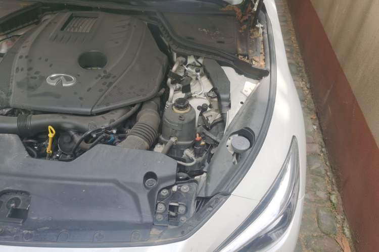 Used Infiniti Q50L 2016 2.0T Enjoyment Edition Engine Bay Left