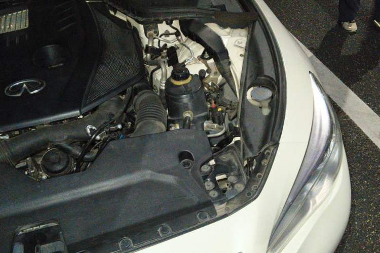 Used Infiniti Q50L 2016 2.0T Comfort Edition Engine Bay Left
