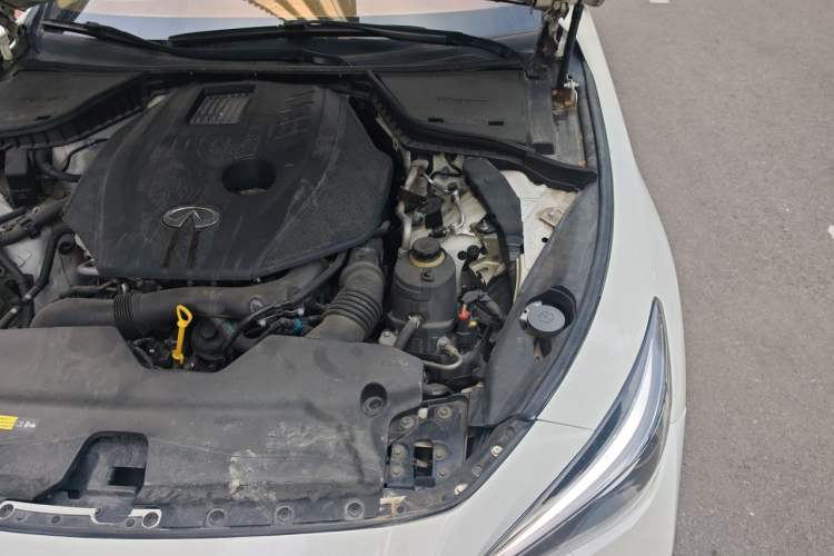 Used Infiniti Q50L 2016 2.0T Comfort Edition Engine Bay Left