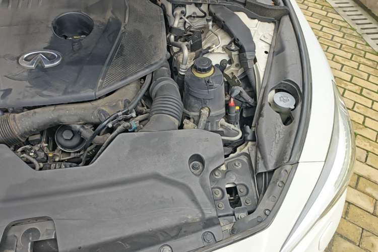 Used Infiniti Q50L 2016 2.0T Ambition Edition Engine Bay Left
