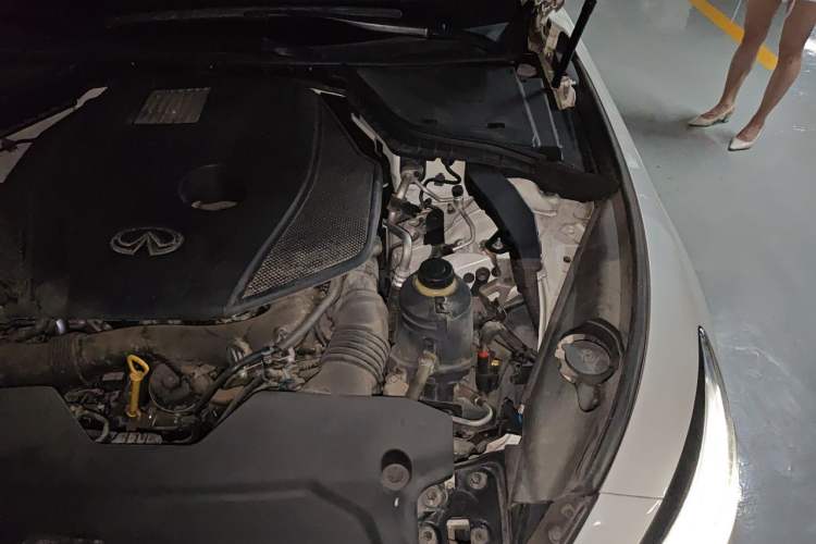 Used Infiniti Q50L 2016 2.0T Enjoyment Edition Engine Bay Left